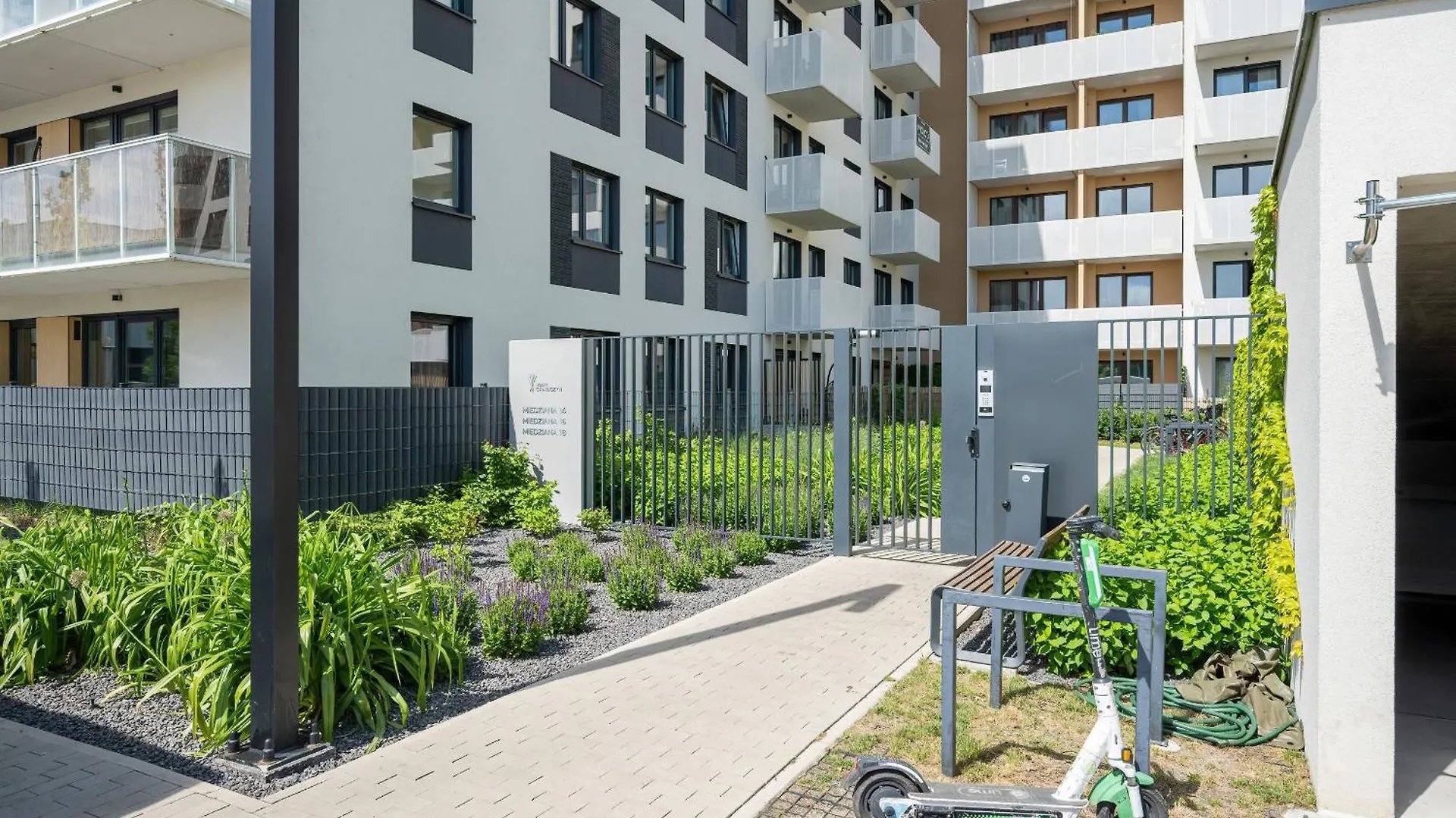 Miedziana Bright Apartment With Balcony And Parking Wroclaw By Noclegi Renters Polen